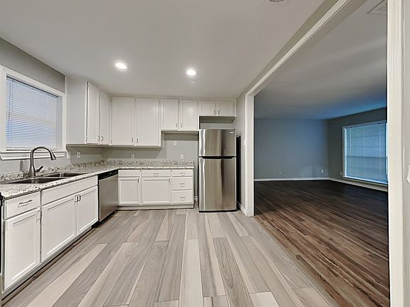 3rd image of 3559 Park Ln