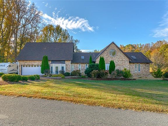 5th image of 522 Garden Valley Dr