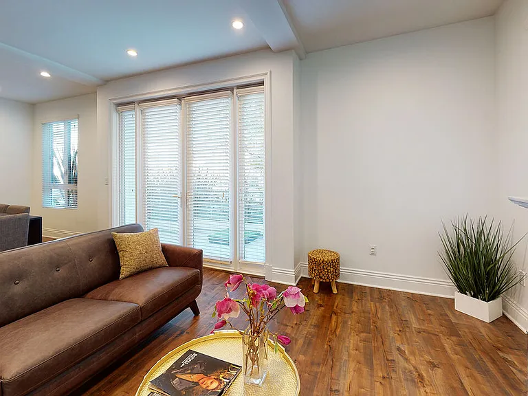 907 S Shenandoah St #101 — Photo 3