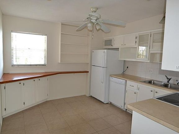 2nd image of 4328 Edgewater Dr APT D202