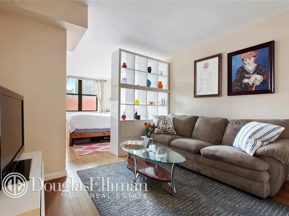 222 West 14th Street image 1 of 8