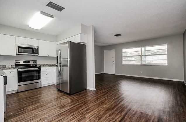 1st image of 390 Davison Ave NE