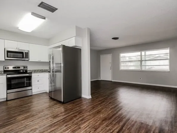 390 Davison Ave NE, Saint Petersburg, FL 33703