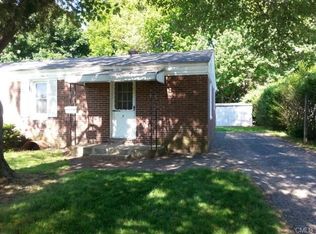 7 Campfield Dr, Fairfield, CT 06825