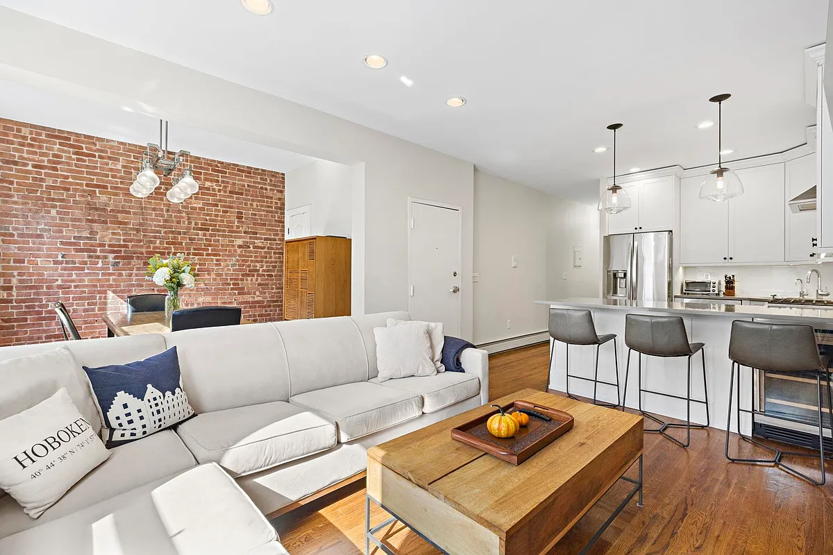 Building Photo - 262 1st St #D