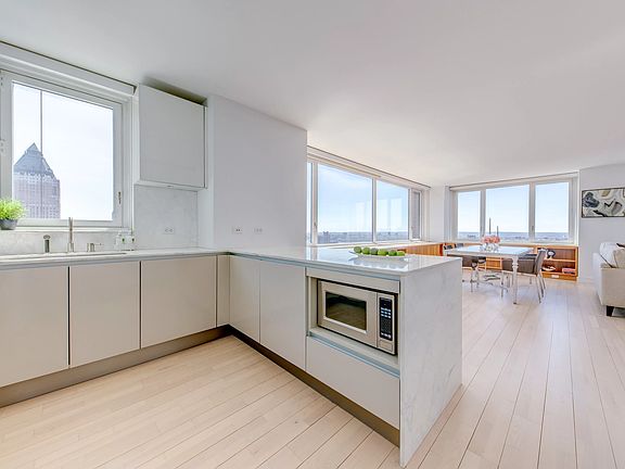 5th image of 322 W 57th St APT 45U