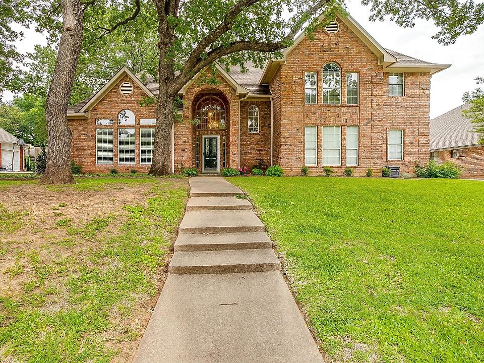 1st image of 814 Majestic Oaks Ct