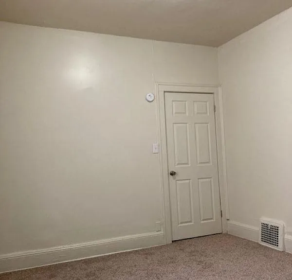 602 E Republic St — Photo 18