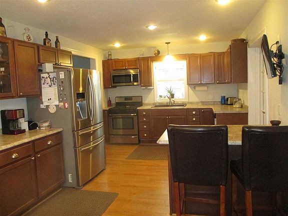 3rd image of 204 W Wayne St