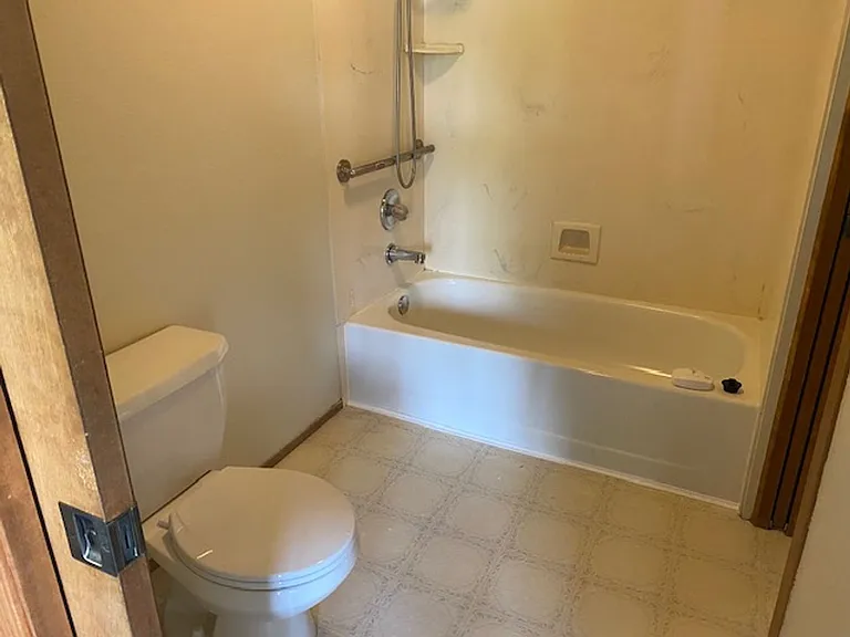 329 Bessie St — Photo 14