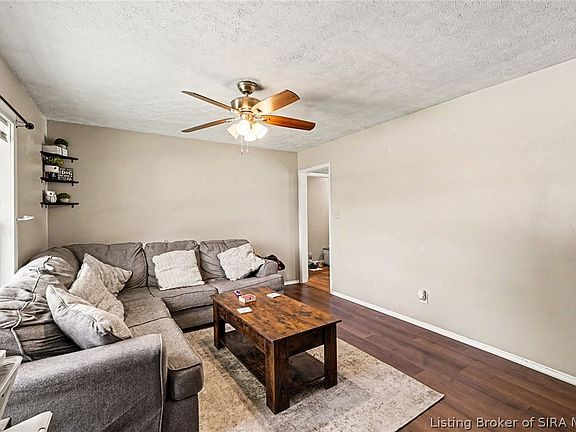 5th image of 2836 Springwood Drive