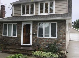 115 Roslyn Rd, Mineola, NY 11501