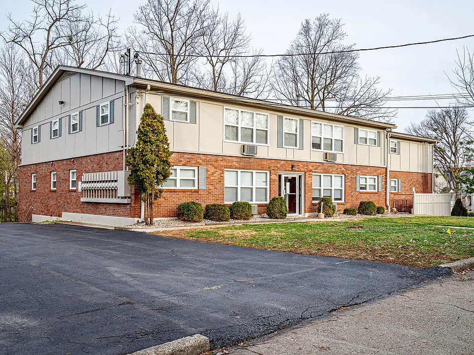 Lindsay Court Apartments