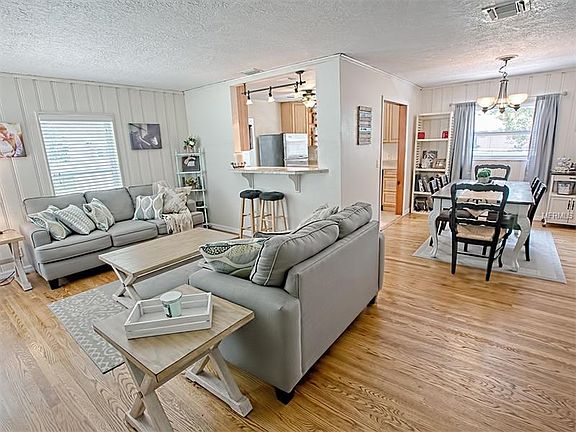 5th image of 218 W Pomelo St