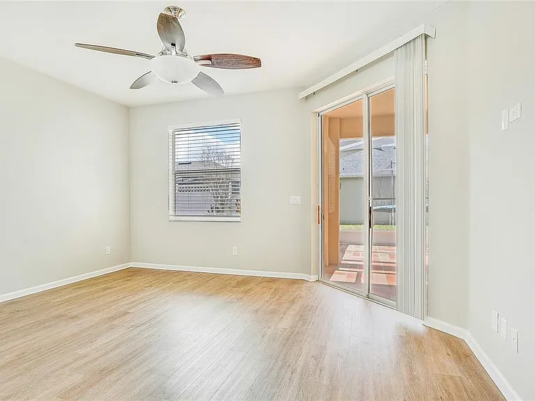 2920 Willow Creek Ln — Photo 25