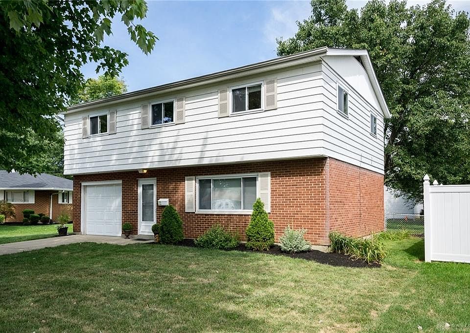 1st image of 32 Glenada Ct