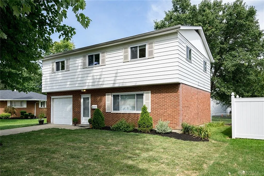 32 Glenada Ct photo 1