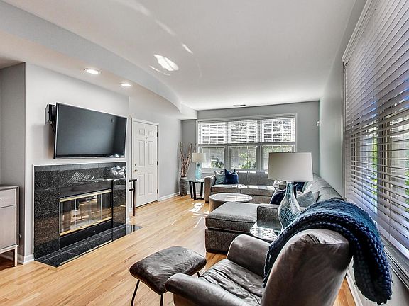 2nd image of 2619 N Ashland Ave APT 3N