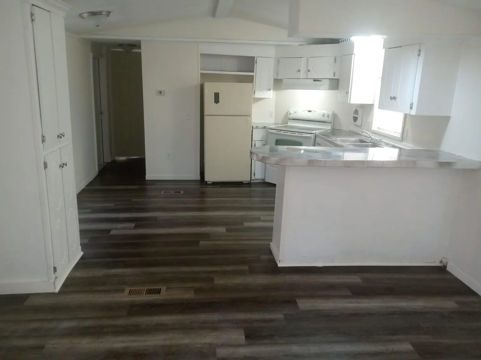 3 bed, 1064 sqft, $875 — Photo 3