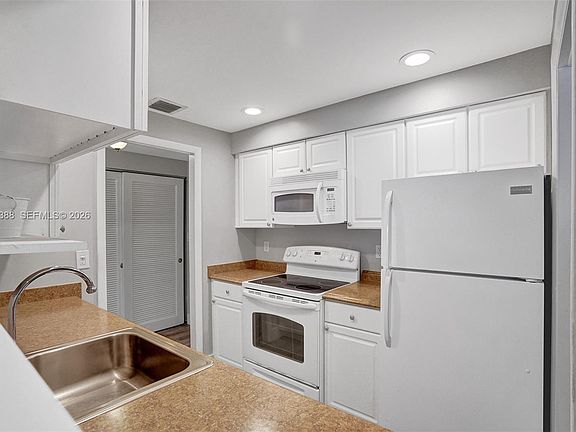 3rd image of 400 N Riverside Dr APT 214