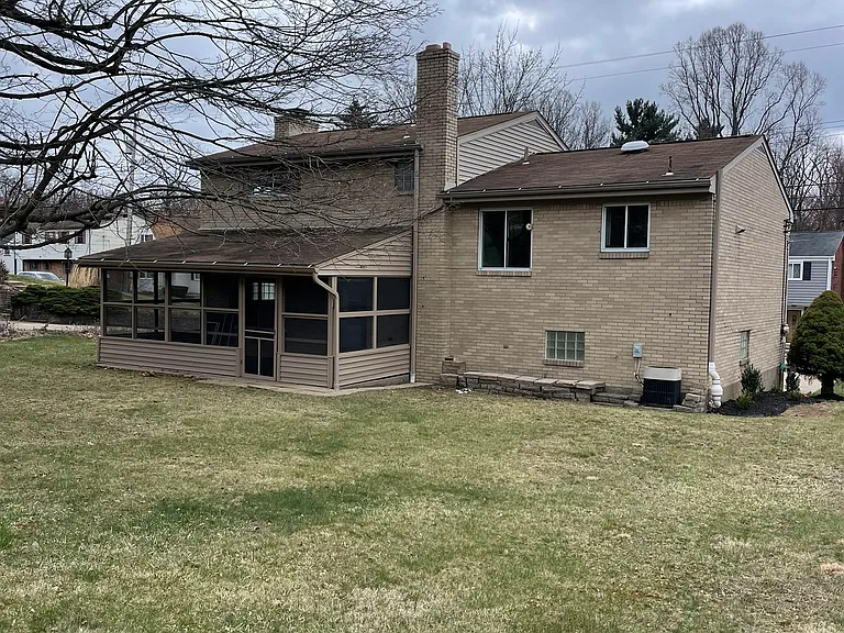 140 Peony Ave — Photo 4