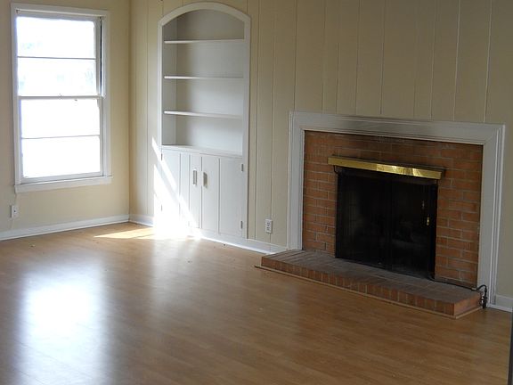 2nd image of 1833 Sayles Blvd