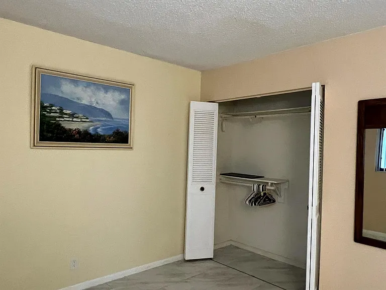 5220 Las Verdes Cir #101 — Photo 21