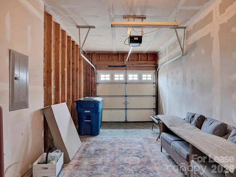 1401 Hammond Dr — Photo 19