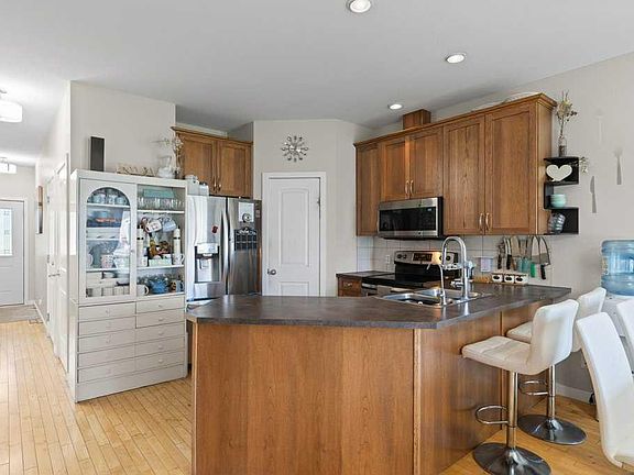 3rd image of 604 W 7th St NW