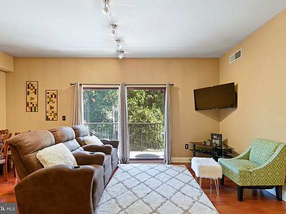 4th image of 3750-78 Main St #209