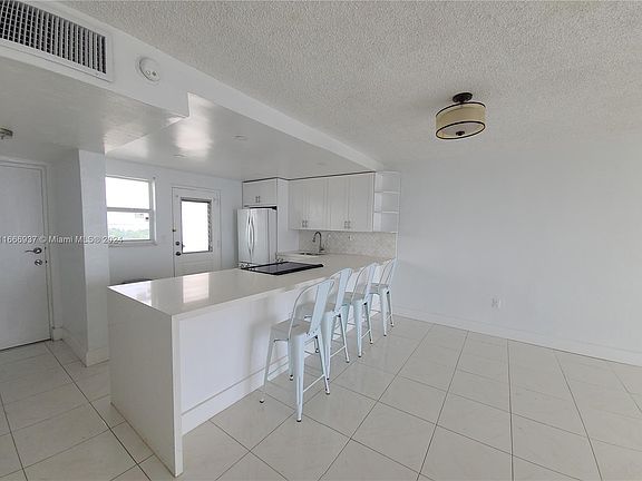 3rd image of 7850 Byron Ave APT 1005