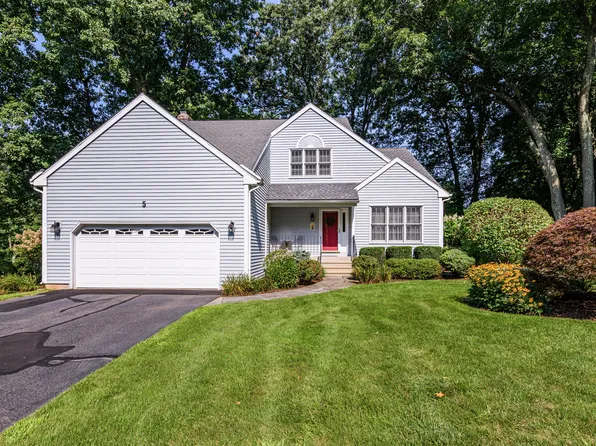5 Village View Lane, Farmington, CT 06085