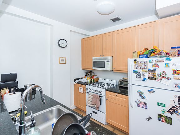 4th image of 27-34 21st St #3D
