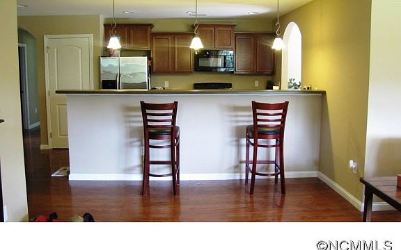 3rd image of 530 Crab Creek Rd