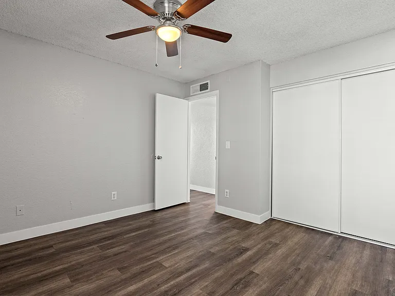 Mariposa Flats — Photo 9