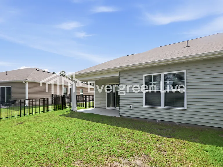 2262 Courtina Way — Photo 15