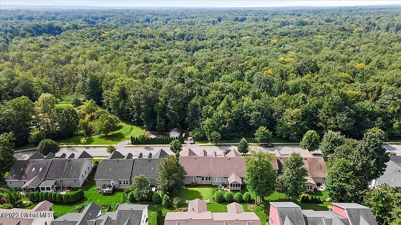 2nd image of 16 FORESTBROOK Drive