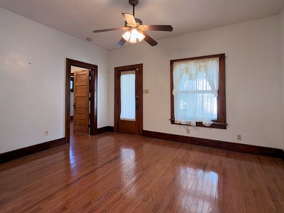 5th image of 219 N Russell Ave