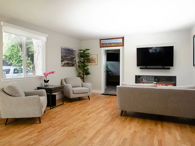 921 Walnut St — Photo 4
