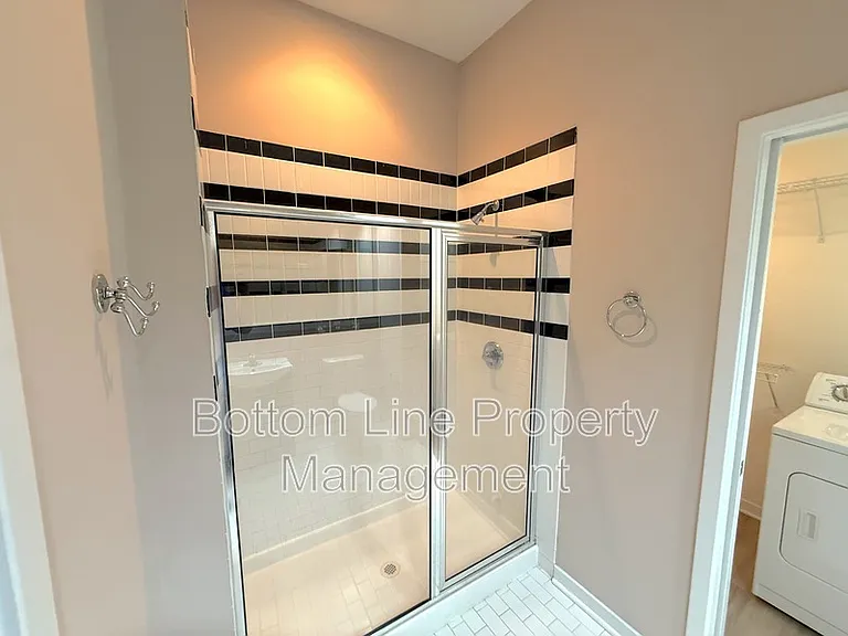 2125 Southend Dr #245 — Photo 6