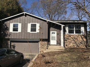 126 Northern Ter, Island Lake, IL 60042