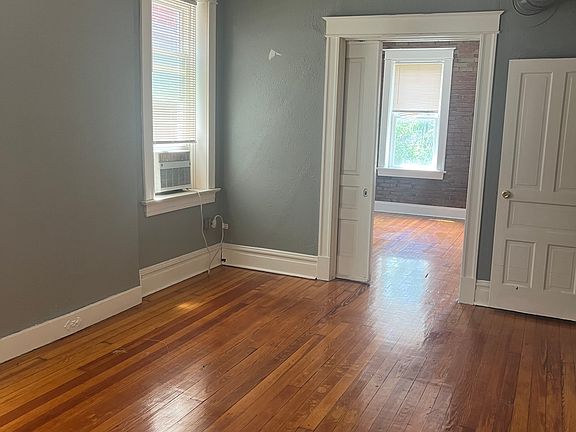 4th image of 3409 Winnebago St #2