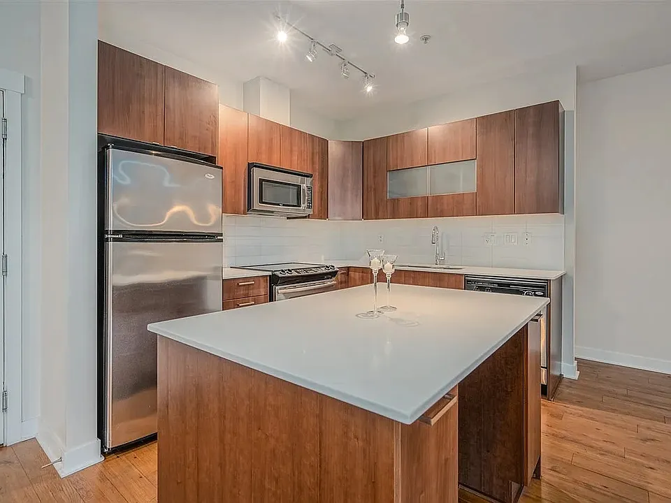 102a Ave