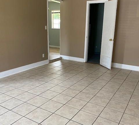 5th image of 1038 Longleaf Ln