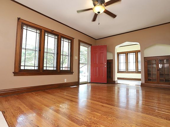 4th image of 627 Runnymeade Ave