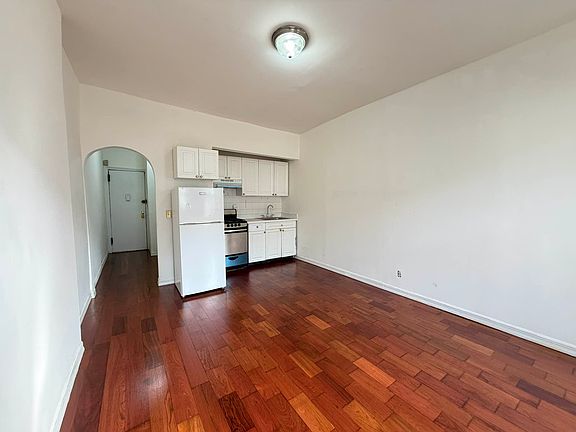 2nd image of 126 E 101st St #1X