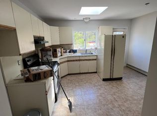 18 Lenore Pl, Hauppauge, NY 11788