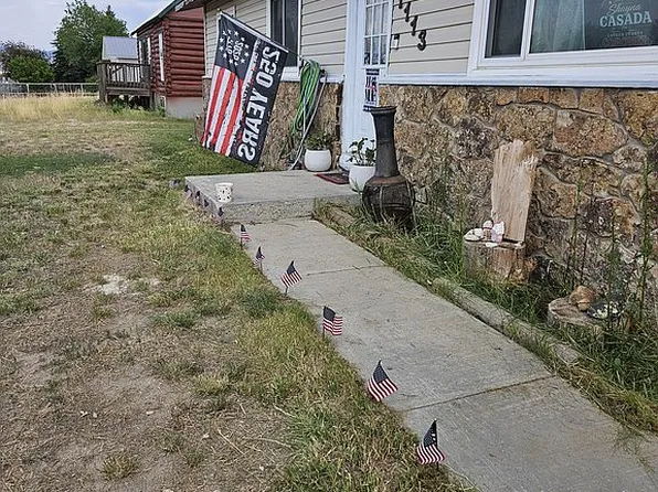 1113 W Farm St, Saratoga, WY 82331