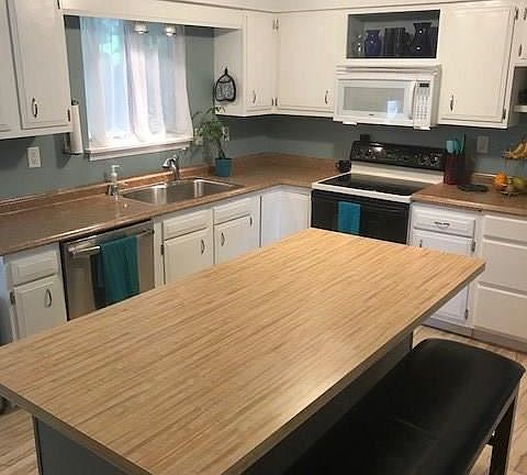 3rd image of 3095 Kingsbridge Ln