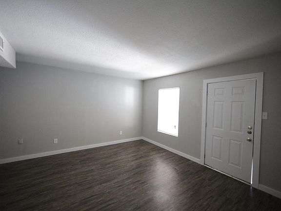 4th image of 725 S Carancahua St #14